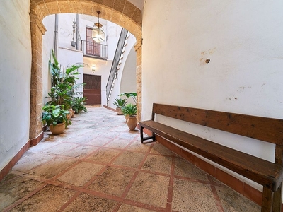Piso en venta en La Llotja - Sant Jaume de 4 habitaciones con terraza y jardín