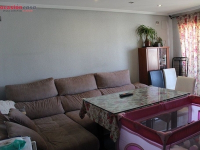 Venta de piso en Santa Rosa - Valdeolleros de 3 habitaciones con terraza y aire acondicionado