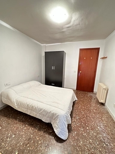 Habitaciones en Avda. Prat de la Riba, Reus por 340€ al mes