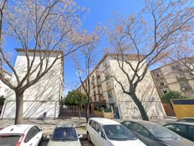 Piso de tres habitaciones a reformar, planta baja, Parque Amate-Santa Aurelia, Sevilla