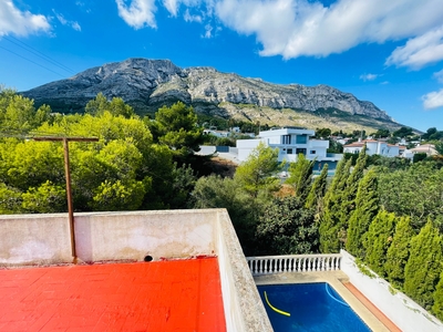 Venta de casa con piscina en El Montgó (Dénia)