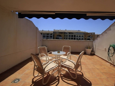 Alquiler Dúplex Marbella. Muy buen estado plaza de aparcamiento con terraza calefacción individual 200 m²