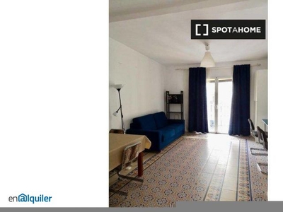 Amplio apartamento de 1 dormitorio con balcón en alquiler en Puerta del Sol, Madrid Centro