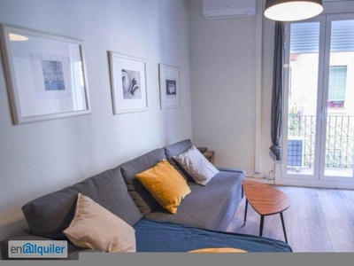 Apartamento reformado de 2 dormitorios en alquiler en El Raval