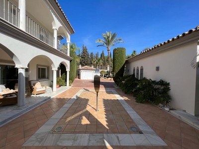 Casa con 6 habitaciones con piscina y vistas al mar en Marbella