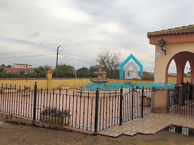 Casa Rústica en venta en La Puebla del Río de 150 m2