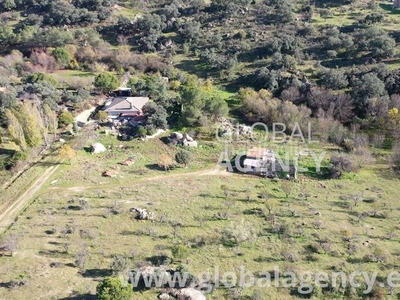 Chalet con 3 habitaciones amueblado con parking y vistas a la montaña en Valdemorillo