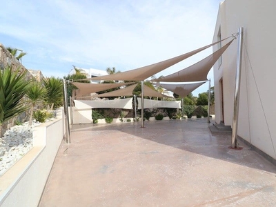 Chalet en venta en Las Colinas Golf, Orihuela, Alicante