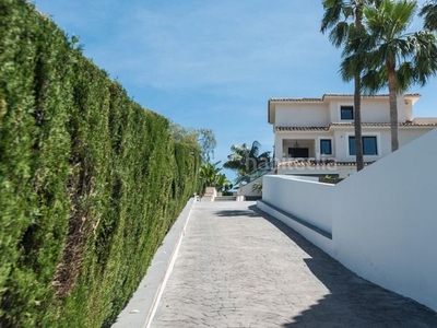 Chalet gilmar vende villa con vistas al golf en nueva andalucía en Marbella