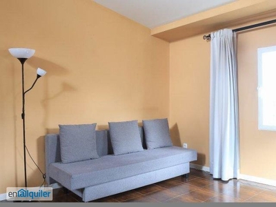 Elegante apartamento de 1 dormitorio con aire acondicionado en alquiler en Madrid Centro, cerca de la Puerta del Sol
