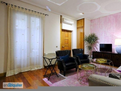 Elegante apartamento de 1 dormitorio en alquiler en Malasaña