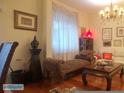 Elegante apartamento de 2 dormitorios con balcón y aire acondicionado para alquilar en la sofisticada Guindalera