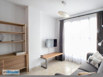 Fantástico apartamento de 1 dormitorio en alquiler cerca de las facultades de la universidad en Algirós