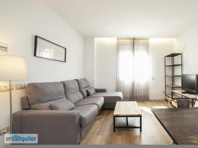 Moderno apartamento de 2 dormitorios con aire acondicionado en alquiler en El Raval, cerca de Las Ramblas y Plaça de Catalunya