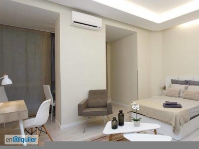 Moderno estudio de 45 m2 con aire acondicionado y patio en alquiler en Almagro y Trafalgar