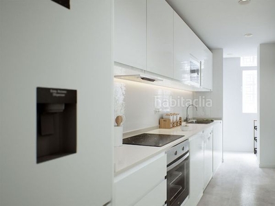 Piso con 3 habitaciones con ascensor y aire acondicionado en Sevilla