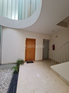 Piso en calle tentudia 11 piso con 2 habitaciones con ascensor, parking y aire acondicionado en Sevilla