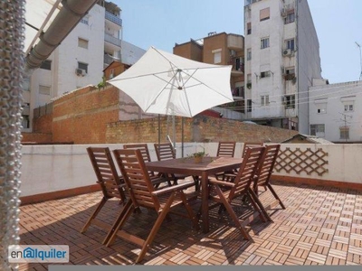 Soleado piso de 3 habitaciones con terraza en la azotea en alquiler en L'Hospitalet de Llobregat