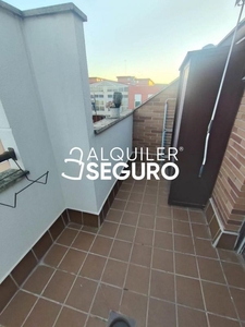 Alquiler de piso en Bulevar - Plaza Castilla de 1 habitación con terraza y muebles