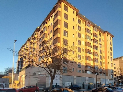 Alquiler de piso en calle De Enrique Cubero de 2 habitaciones con piscina y garaje