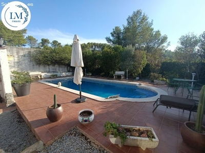 Casa amplia y con piscina, rodeada de naturaleza!