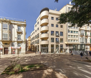 Venta de piso en Centro Histórico de 3 habitaciones con terraza y balcón