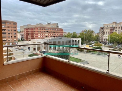 Venta de piso en plaza Ciudad de Los Cármenes de 3 habitaciones con terraza y garaje
