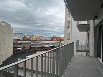 Venta de piso en Vilapicina i la Torre Llobeta de 2 habitaciones con terraza y garaje