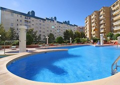 Apartamento con piscina cerca de la playa AT111