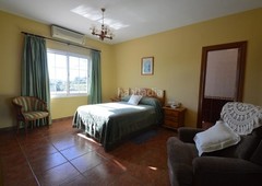 Chalet con 6 habitaciones con parking, piscina, aire acondicionado y vistas a la montaña en Benalmádena