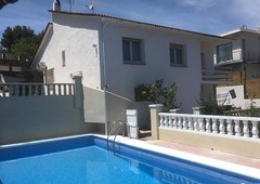 Casa de 4 habitaciones con piscina en Sitges