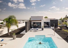 Villa Julia con piscina privada climatizada