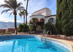Villa con piscina privada y vistas al mar AT074