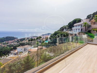 Casa moderna, con piscina, increíble vistas al mar, Roca Grossa en Lloret de Mar
