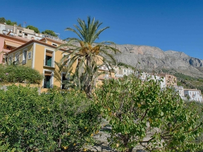 Chalet independiente con terreno en venta en la Avinguda Alacant' Altea