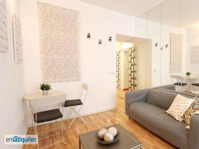 Elegante apartamento de 1 dormitorio con balcón en alquiler en Almagro