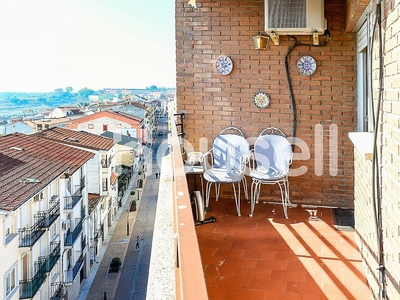 Piso en venta en avenida De la Constitución de 4 habitaciones con terraza y balcón