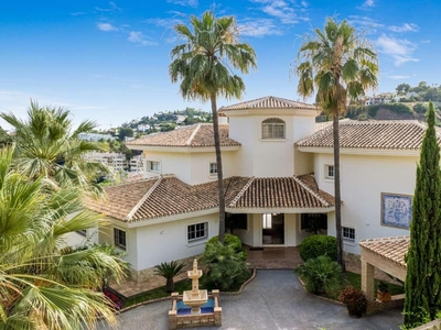 Villa con terreno en venta en la El Soto de la Quinta' La Quinta