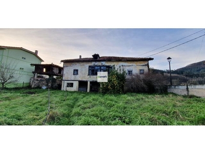 CASA CON FINCA Y HORREO EN CORNELLANA