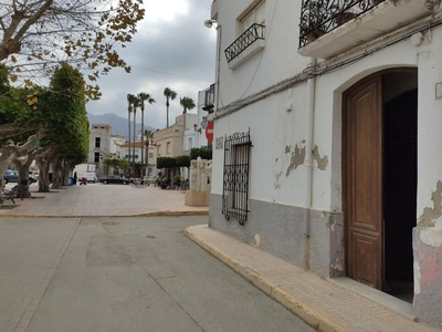 Planta Baja en venta. Casa ,planta baja en él centro histórico del pueblo , guarda una línea conservadora en estructura , vigas de madera de la época .