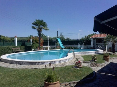 Venta de casa con piscina y terraza en Ciudad Rodrigo