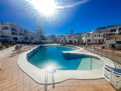 Venta de piso con piscina y terraza en Parque de la Paloma (Benalmádena), Avda. De las Palmeras