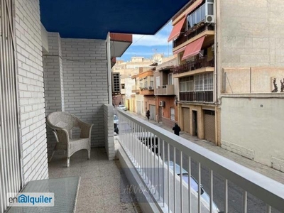 Amplio y luminoso piso en barrio residencial de Alicante para alquiler