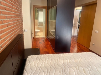 Apartamento amueblado con ascensor, parking, calefacción y aire acondicionado en Lleida