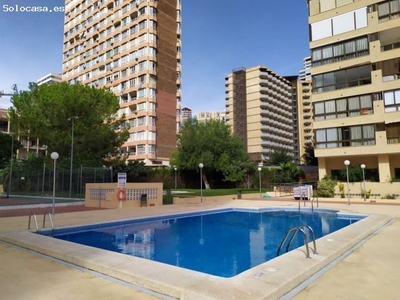 Apartamento con amplia terraza acristalada con plaza de parking subterránea en zona Levante.