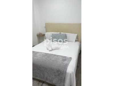 Apartamento en alquiler en Calle de la Isla de Java, cerca de Calle de Nuestra Señora de Valverde