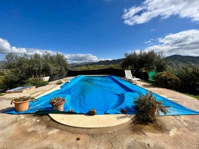 Casa con terreno en Alora