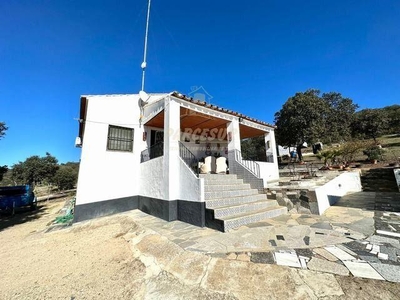 Casa con terreno en Añora