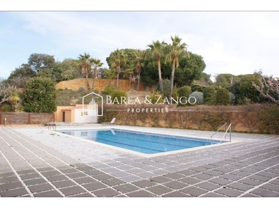 Casa unifamiliar en alquiler con vistas y piscina comunitaria en Sant Pol de Mar