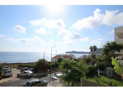 Excelente apartamento con vistas al mar junto a la exclusiva Calablanca, Javea.